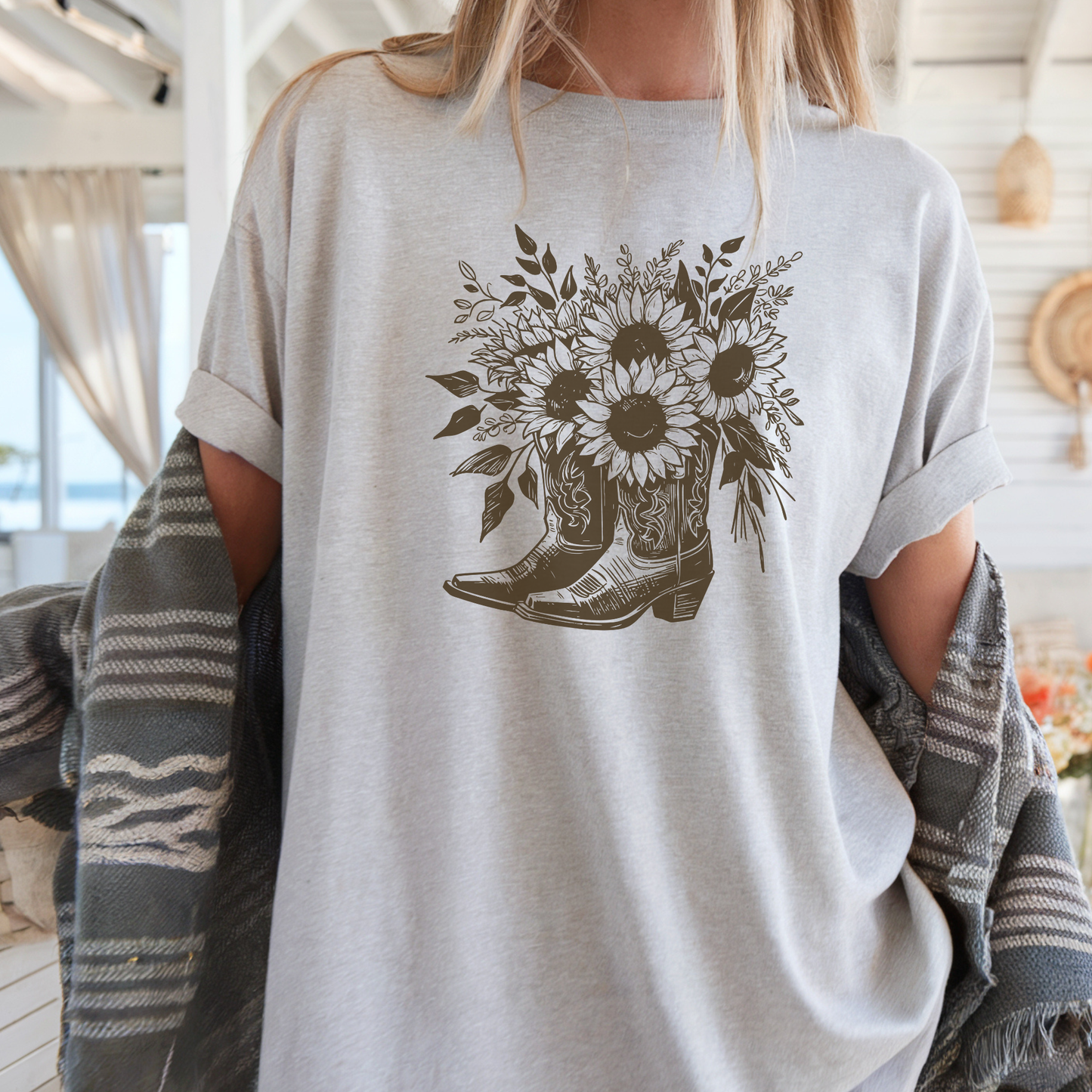 Sunflower Boots Tee | Vintage Cowgirl | T-shirt
